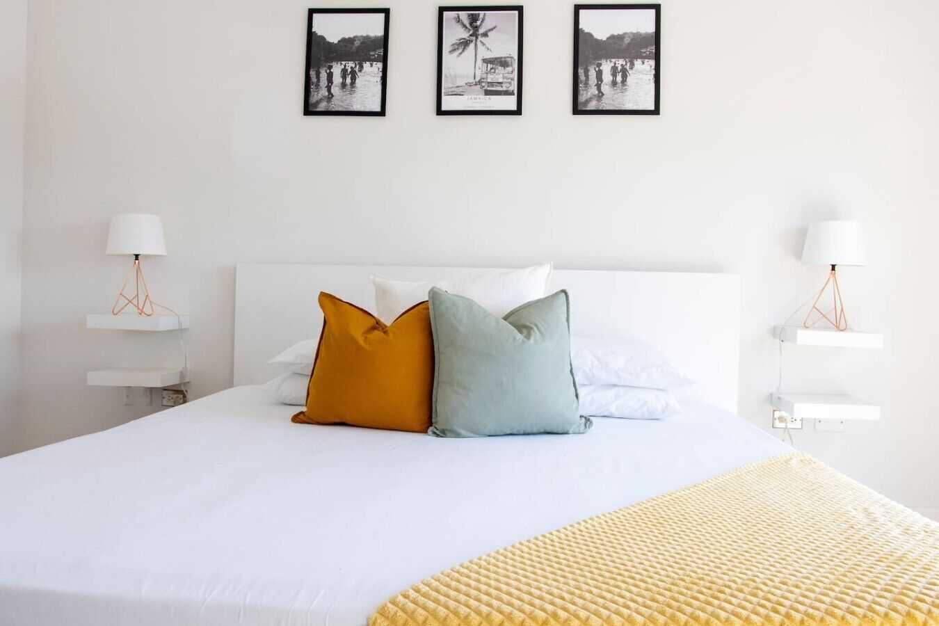 Desk, iron/ironing board, WiFi, bed sheets