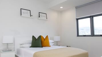 Desk, iron/ironing board, WiFi, bed sheets