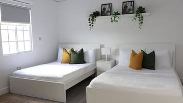 Desk, iron/ironing board, WiFi, bed sheets