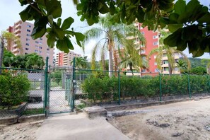 Property grounds - Luxury Ocho Rios Condo | Pool | Near Beach (Ocho Rios)