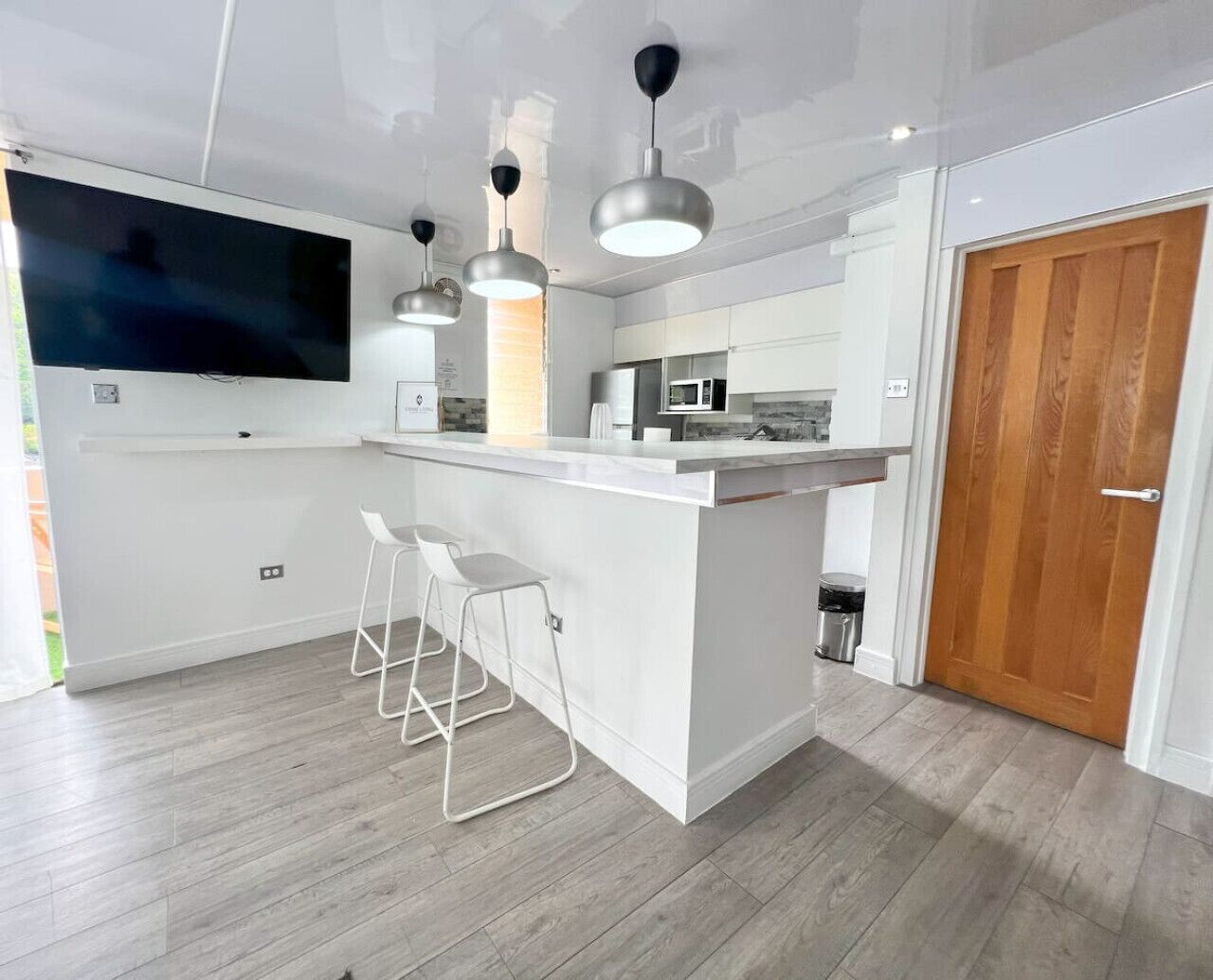 Réfrigérateur, micro-ondes, grille-pain
