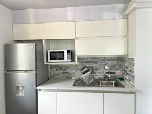 Fridge, microwave, toaster, cookware/dishes/utensils - Oceanview 2BR | Beach Access | Turtle Towers (Ocho Rios)