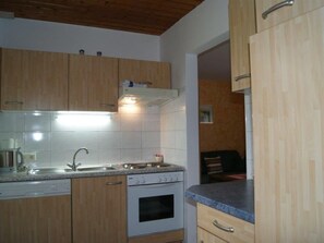 Kühlschrank, Mikrowelle, Ofen, Geschirrspüler