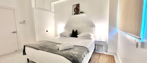 Iron/ironing board, WiFi, bed sheets