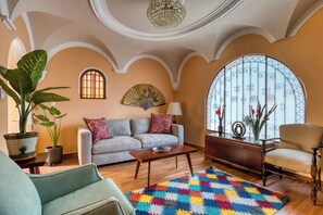 TV - Corazón Condesa: 3BR Serene and Classic House (Ciudad de México)