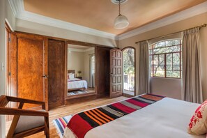 4 bedrooms, iron/ironing board, travel cot, WiFi - Corazón Condesa: 3BR Serene and Classic House (Ciudad de México)