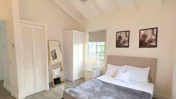 Desk, iron/ironing board, WiFi, bed sheets