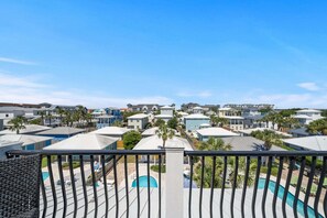 Property grounds - Crystal Beach Destin Home | 6BR w/ Private Pool & Carriage House | Walk to Beach (Destin)