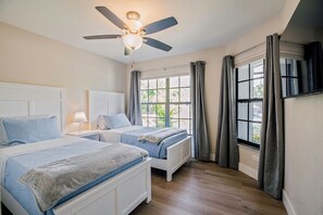 Desk, iron/ironing board, travel cot, free WiFi - The Gulf Access Oasis Heated Pool & SPA, Ramp/Dock (Port Charlotte)