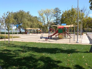 Children's area - Studio directly on the beach with air conditioning (Fonyód)