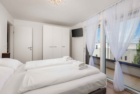 2 bedrooms, WiFi. Holiday apartment Gloria with two bedrooms