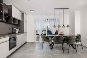 Fridge, oven, stovetop, dishwasher