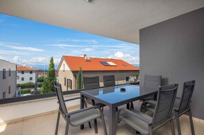 Outdoor dining - Gloria apartment with two bedrooms (Malinska)