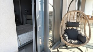 Terrace/patio - Vacation apartment right on the beach. Sea view from the terrace of the building. Garage (Mrzeżyno)