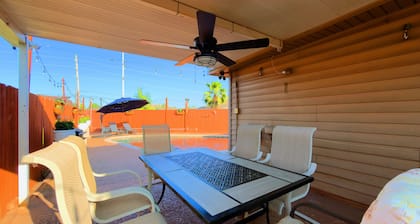 Peaceful Studio with Pool Near Airport Retreat