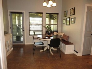 Dining - Peaceful 3-bedroom house in charming Stillwater for your getaway (Stillwater)