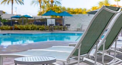 Spacious 2BR Near Disneyland-Pool, Hot Tub, Full Kitchen - July 1-8