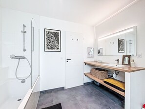 Bathroom - Maison Des Lupins by Interhome (Brec'h)