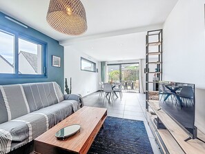 TV - Maison Des Lupins by Interhome (Brec'h)