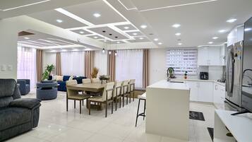 Nhà | 4 phòng ngủ