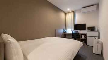 Habitación doble (check-in is not available after 11PM) | Wifi gratis y ropa de cama