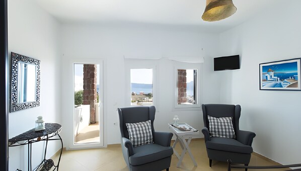 Living area - Santorini Caldera view Romantic Suite (Santorini)