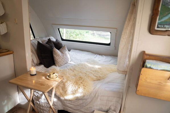 WiFi, bed sheets