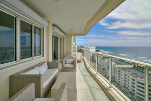Apartment | 3 bedrooms - 3BR Hemingway Retreat Juandolio Walktobeach GYM (Guayacanes)