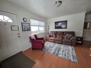 Living area - 2BR Tongass retreat, perfect for your stay in Juneau (Juneau)