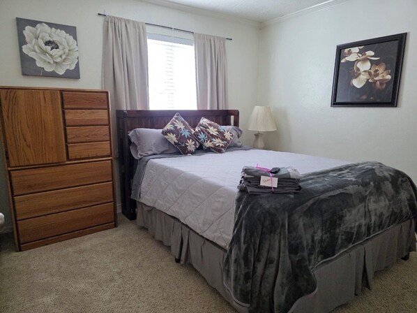 Room - 2BR Tongass retreat, perfect for your stay in Juneau (Juneau)