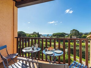 Outdoor dining - Des Moulins by Interhome (Cavalaire)