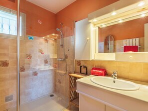 Bathroom - Des Moulins by Interhome (Cavalaire)