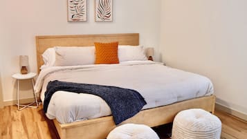 2 bedrooms, internet, bed sheets