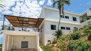 House | 6 bilik tidur