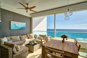 House | 2 bedrooms - Marbella LUX Essence Beachfront Pool 11thfloor (Guayacanes)