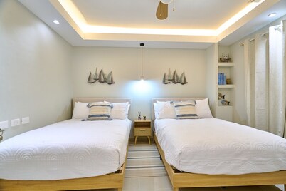 Marbella LUX Essence Beachfront Pool 11thfloor