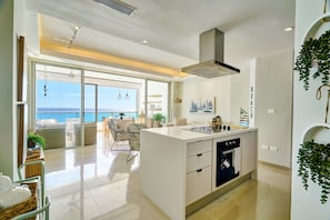 House | 2 bedrooms - Marbella LUX Essence Beachfront Pool 11thfloor (Guayacanes)