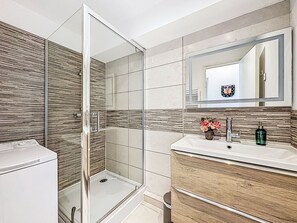 Bathroom - Les Grenadines by Interhome (La Grande Motte)