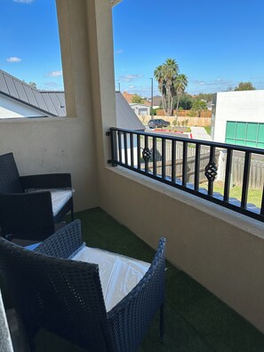 Terrace/patio - Charming house in the heart of Mission with Pool (Mission)