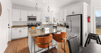 LUXURY 6-BEDROOM HOME FOR 16 GUESTS Twin Cities, MN