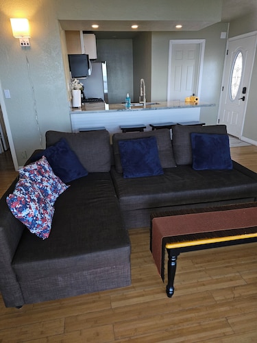 Lakefront!  Folsom Lakefront home. 
3-bedroom unit with AC lakefront Granite Bay