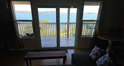 Lakefront! Folsom Lakefront home.
3-bedroom unit with AC lakefront Granite Bay