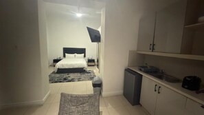 Iron/ironing board, Internet, bed sheets - Charming apartment in Cape Town perfect for your next getaway (Cape Town)