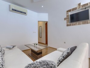 TV - Milanković by Interhome (Vrsar)