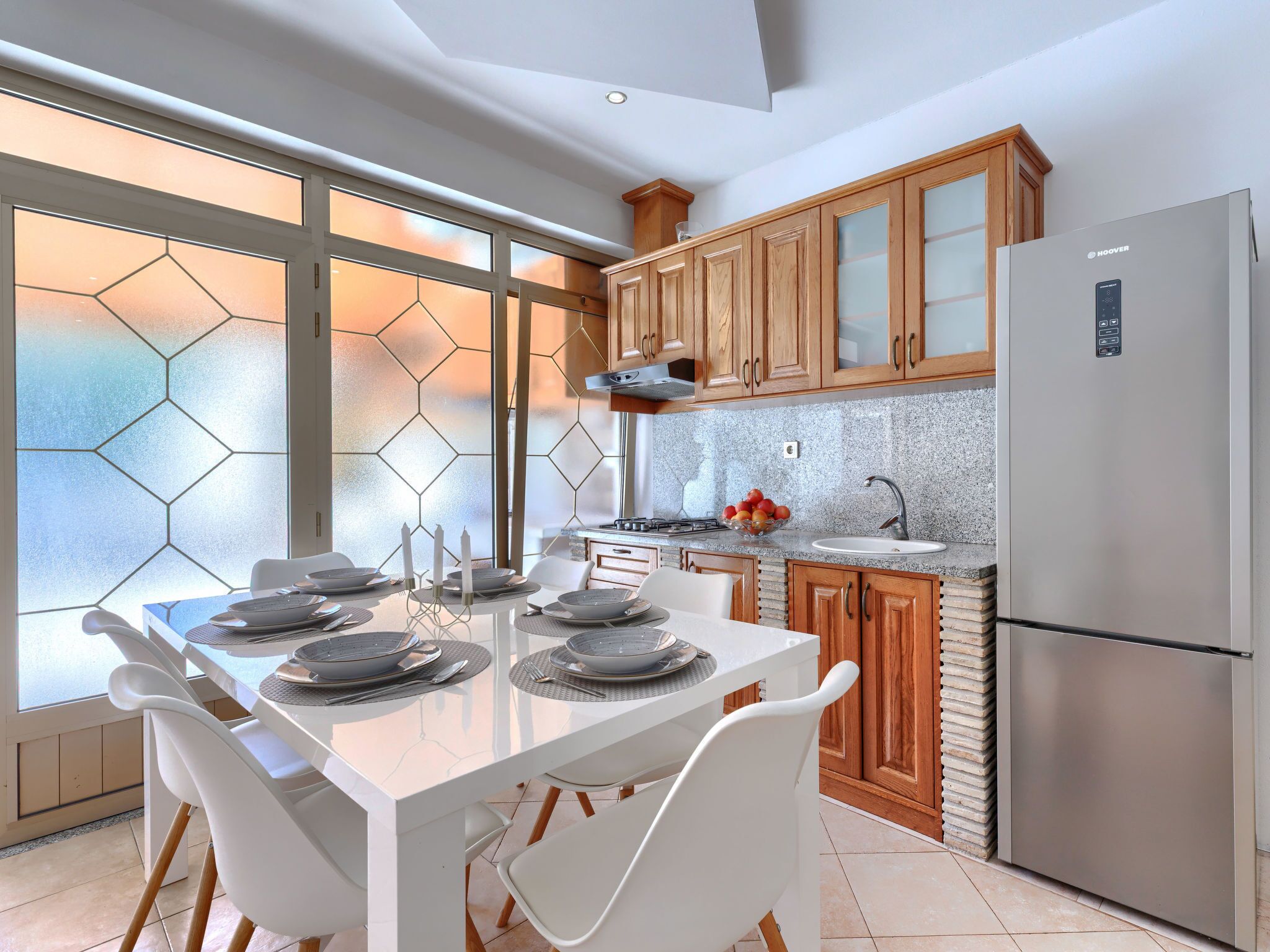 Fridge, microwave, dishwasher, cookware/dishes/utensils