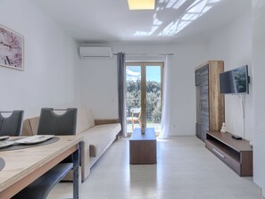 TV - Milanković by Interhome (Vrsar)
