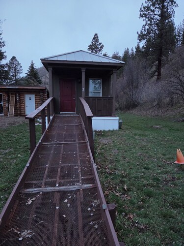 L Diamond E Guest Cabin #3,  Cozy 1 bedroom