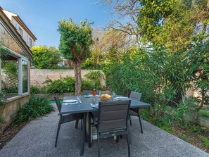 Outdoor dining - Les Mas de Cogolin by Interhome (Cogolin)