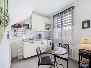 Fridge, microwave, cookware/dishes/utensils