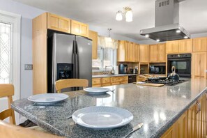 Coffee/tea maker, fridge, microwave, oven - Impressive, 4 Bedroom Waterfront Home, King Suite (Weare)